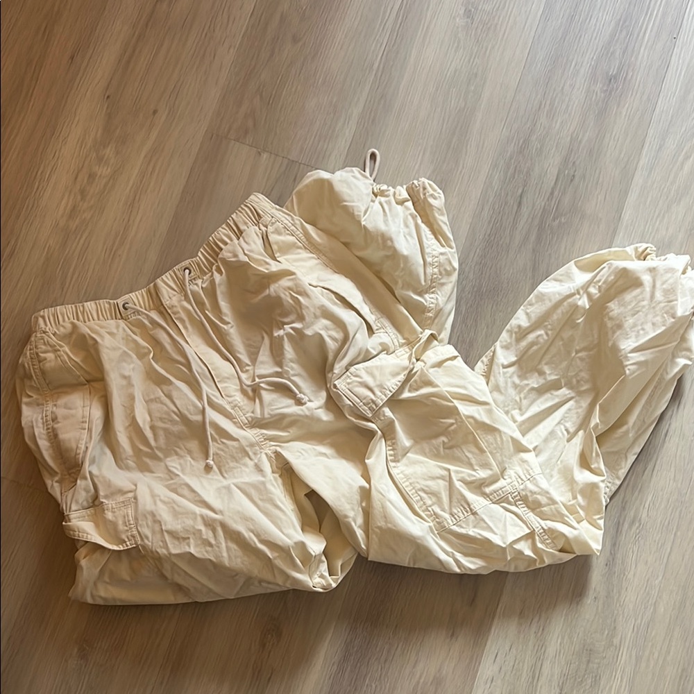 Aritzia TNA Cream Cargo Pants